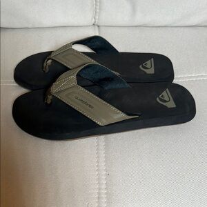 Quiksilver Men’s Black and Gray Flip-Flops with Sleek Design Size 8